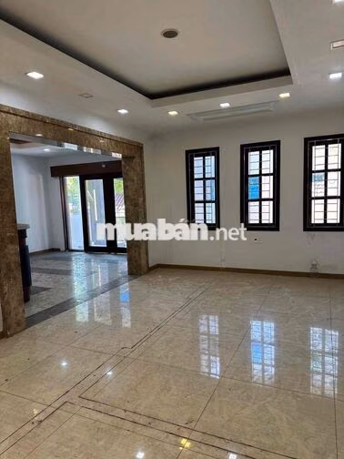 Biệt thự nguyên căn giá tốt ngang 12.5 mét có hầm thang máy