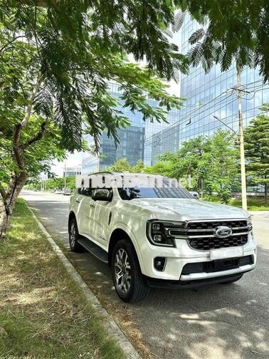 Ford Everest Titanium 2 cầu 2025 Trắng Tự động
