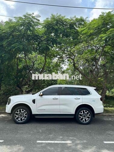 Ford Everest Titanium 2 cầu 2025 Trắng Tự động
