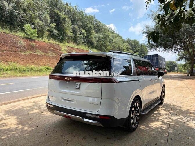 KIA Carnival 2.2D Signature 2024 Trắng