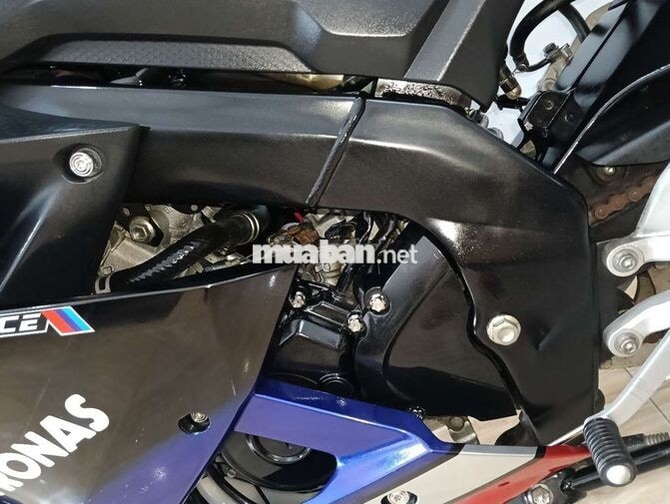 Yamaha R15 Xanh đen 5000 km, như mới 