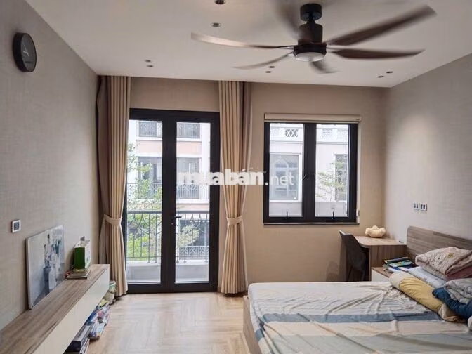 Cho thuê nhà 5 tầng thiết kế đẹp ở Vinhomes Ocean Park 2 chỉ 12tr/th