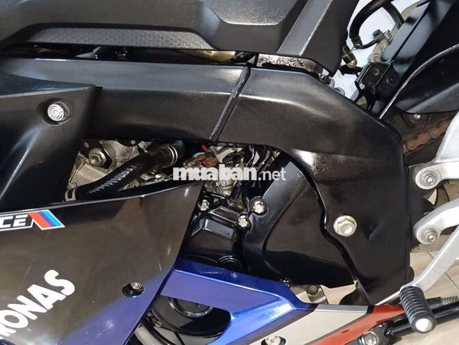Yamaha R15 Xanh đen 5000 km, như mới 