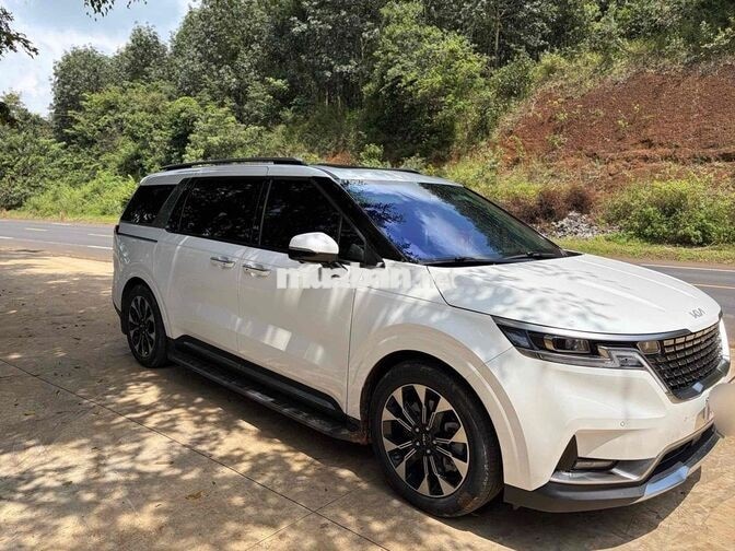 KIA Carnival 2.2D Signature 2024 Trắng