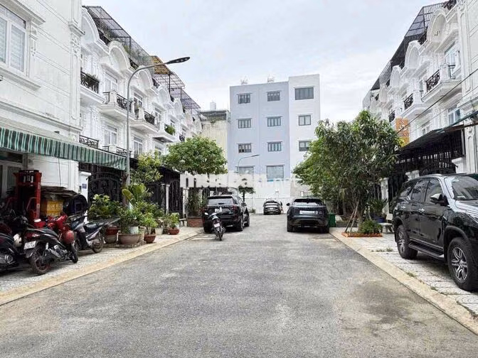 NHÀ ĐẸP KHU ĐỒNG BỘ 8M CÓ CHỖ ĐẬU XE HƠI GIÁ 12 TRIỆU