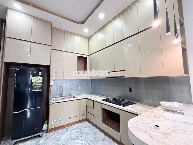 BIỆT THỰ MINI ( SẴN NỘI THẤT ) TRỆT 2 LẦU 3PN 4WC. VỈA HÈ CÂY XANH