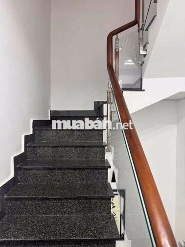 NHÀ ĐẸP KHU ĐỒNG BỘ 8M CÓ CHỖ ĐẬU XE HƠI GIÁ 12 TRIỆU