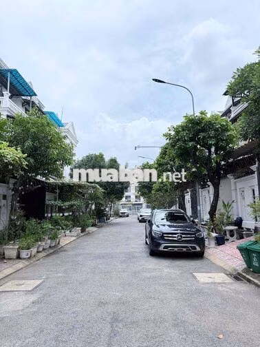 BIỆT THỰ MINI ( SẴN NỘI THẤT ) TRỆT 2 LẦU 3PN 4WC. VỈA HÈ CÂY XANH