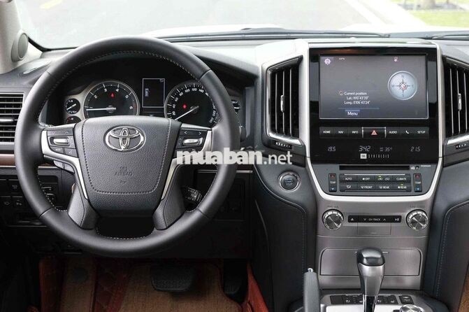 Toyota Land Cruiser 4.6 V8 2020 Trắng Chính Hãng