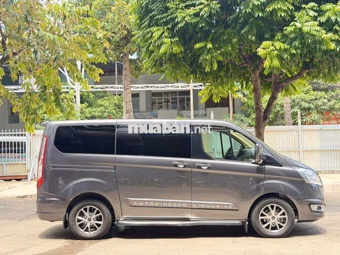 Ford Tourneo Limousine 2019 Bản cao cấp Xám