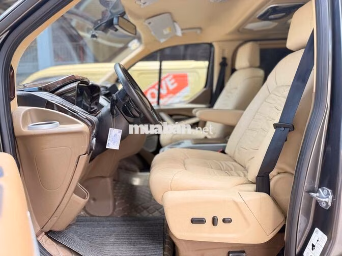 Ford Tourneo Limousine 2019 Bản cao cấp Xám