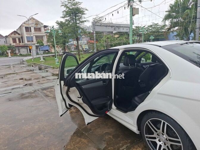 Mercedes C300 AMG W204 2010 Trắng Tự động