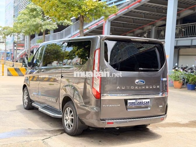 Ford Tourneo Limousine 2019 Bản cao cấp Xám