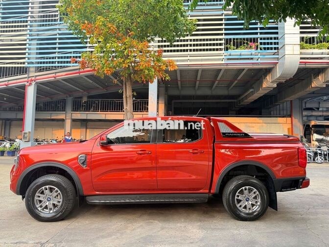 Ford Ranger 2023 4x2 RWD màu Đỏ Cam, bảo hành 2027
