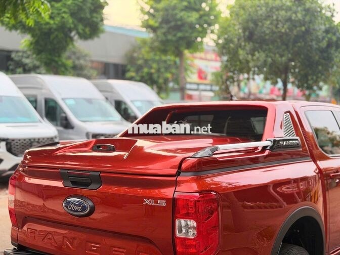 Ford Ranger 2023 4x2 RWD màu Đỏ Cam, bảo hành 2027