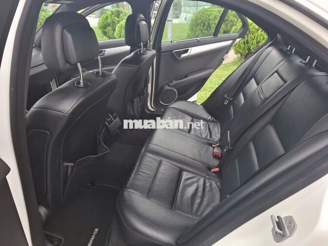 Mercedes C300 AMG W204 2010 Trắng Tự động