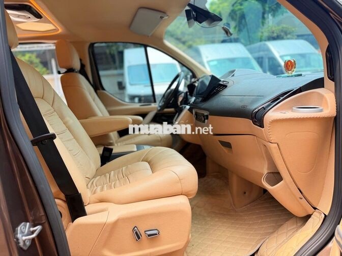 Ford Tourneo Limousine 2021 Bản cao cấp Nâu
