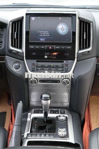 Toyota Land Cruiser 4.6 V8 2020 Trắng Chính Hãng
