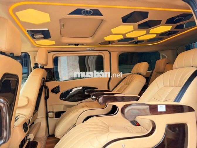 Ford Tourneo Limousine 2021 Bản cao cấp Nâu