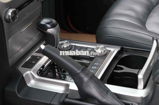 Toyota Land Cruiser 4.6 V8 2020 Trắng Chính Hãng