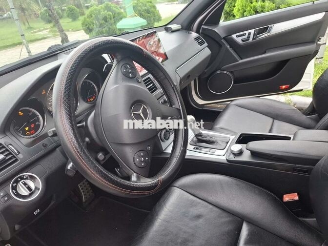Mercedes C300 AMG W204 2010 Trắng Tự động