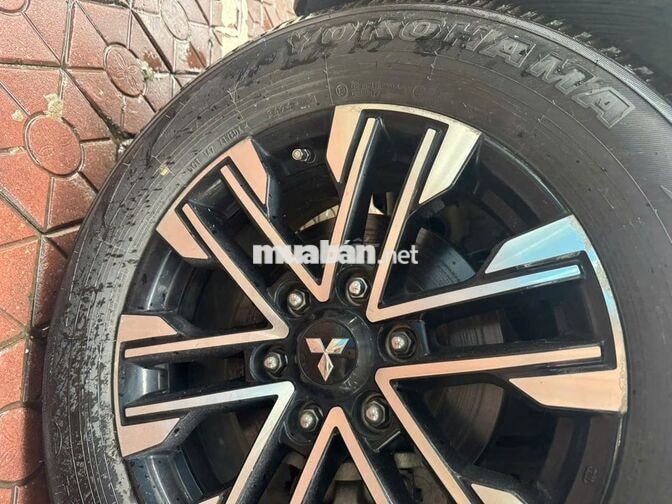 Mitsubishi Pajero Sport 2021 2.4D 4x2 AT Trắng