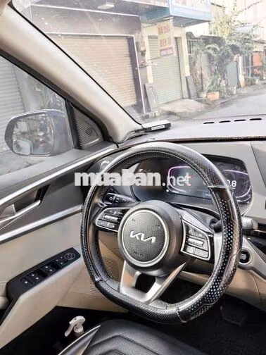 Kia Carens Luxury 2023 Đen 7 chỗ Xăng