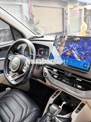 Kia Carens Luxury 2023 Đen 7 chỗ Xăng