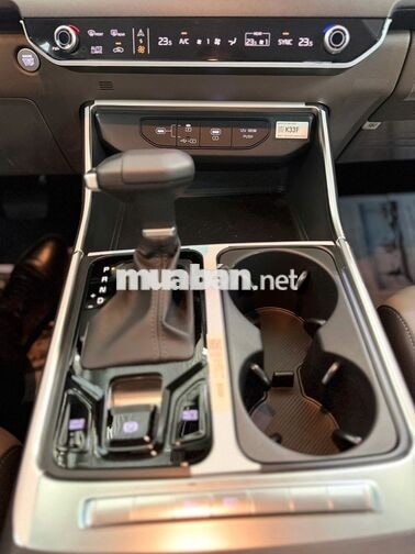 Kia New Carnival Luxury 8 chỗ 2025 Mới 100%