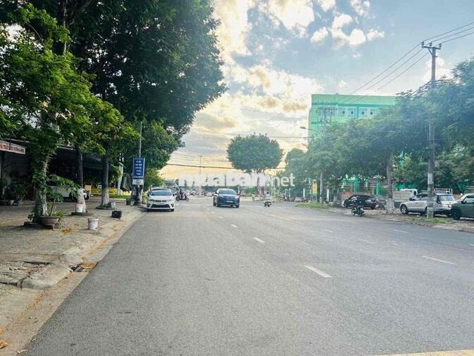 BÁN ĐẤT MẶT TIỀN KHUÊ TRUNG - GẦN CÔNG VIÊN THANH NIÊN - TẶNG NHÀ C4