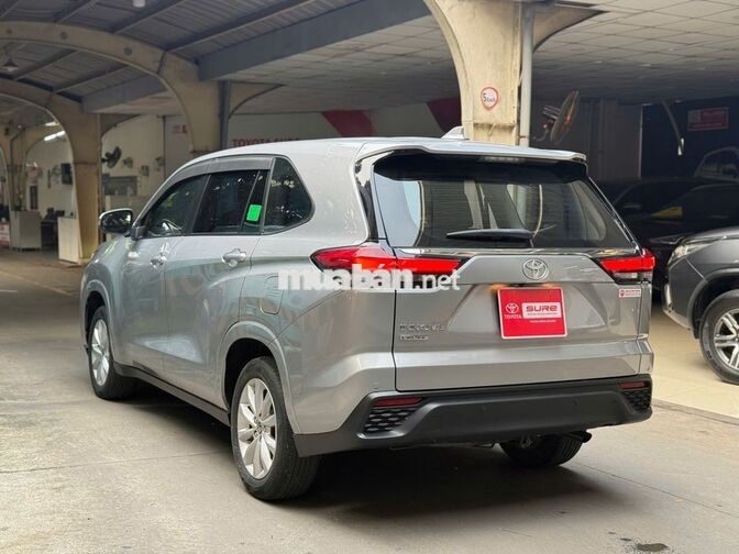 Toyota Innova Cross 2.0V 2024 Bạc 32.526km