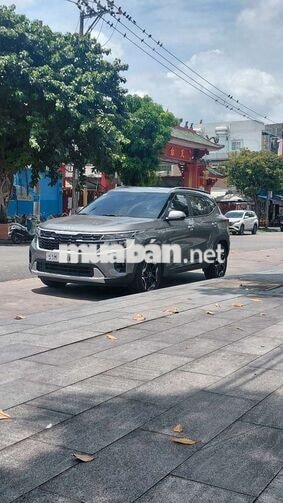 Kia Seltos 2026 Deluxe Xám 9.500 km