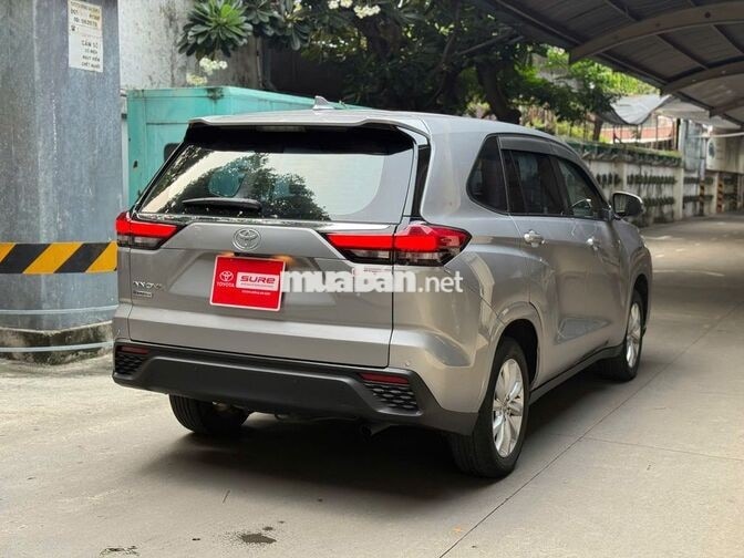 Toyota Innova Cross 2.0V 2024 Bạc 32.526km