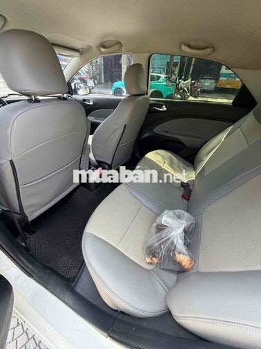 Kia Soluto Trắng 120000km