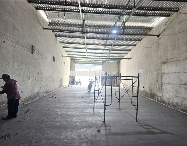 CHO THUÊ KHO,XƯỞNG 300M² GIÁ 20TR/T, Đ XE LỚN LÊ TRỌNG TẤN 