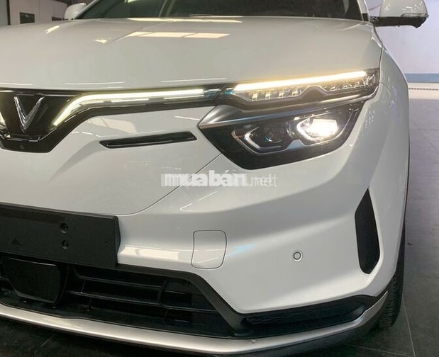 VinFast VF8 ECO 2025 Trắng