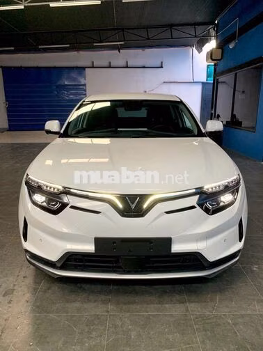 VinFast VF8 ECO 2025 Trắng