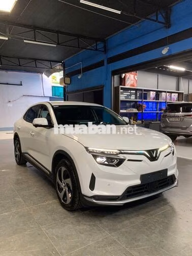 VinFast VF8 ECO 2025 Trắng