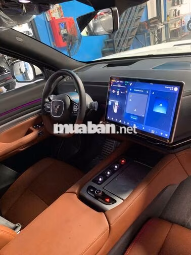VinFast VF9 PLUS 6S 2025 Trắng