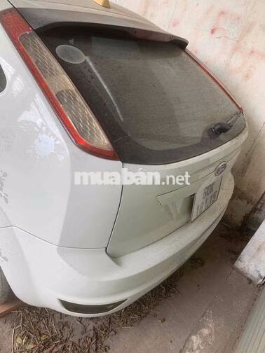 Ford Focus Trắng 5 chỗ
