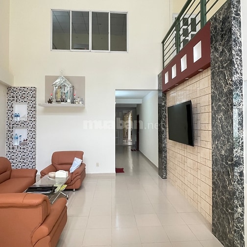 BÁN NHÀ LỚN CĂN ĐÔI. DT: 8,1-37m, DTtrệt:298m, DTSD:500m, một lầu