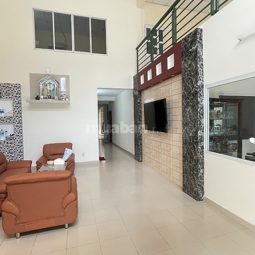 BÁN NHÀ LỚN CĂN ĐÔI. DT: 8,1-37m, DTtrệt:298m, DTSD:500m, một lầu