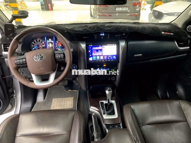 Toyota Fortuner 2.7V 2018 Bạc