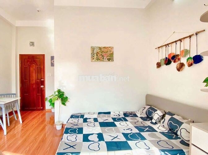 Em còn 1 phòng ban công ngay Cầu Vượt 3 tháng 2 Quận 10