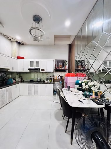 Nhà mặt tiền Tân chánh hiệp 18 4 tầng DT 62 m2
