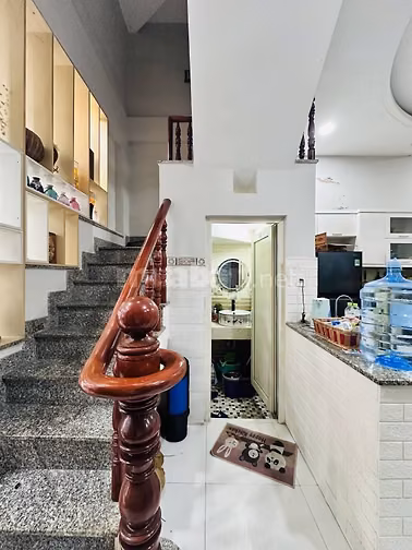 Nhà mặt tiền Tân chánh hiệp 18 4 tầng DT 62 m2