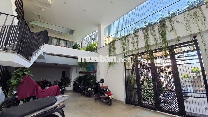 Cho thuê căn hộ 1 phòng ngủ, 50m2, ban công rộng, tầng 4, hướng biển