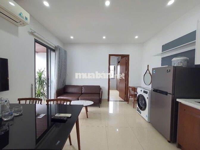 Cho thuê căn hộ 1 phòng ngủ, 50m2, ban công rộng, tầng 4, hướng biển