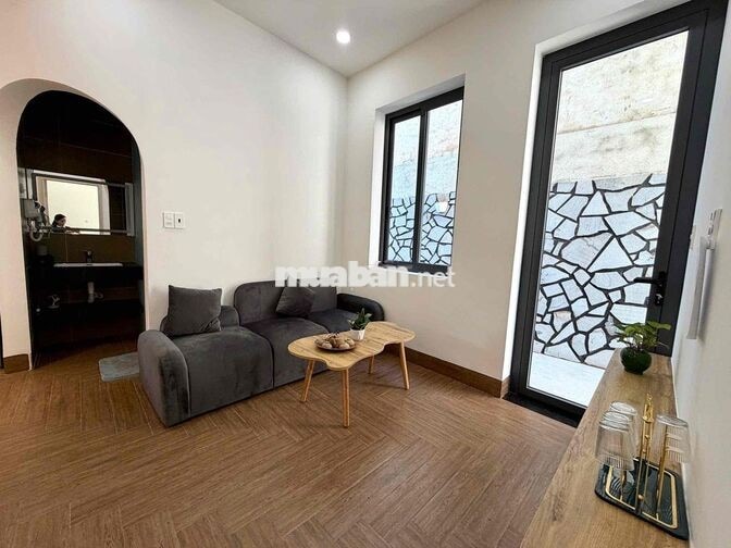 CHO THUÊ CĂN HỘ 2 PHÒNG NGỦ CÓ BAN CÔNG P6 GIÁ 15Tr/THÁNG