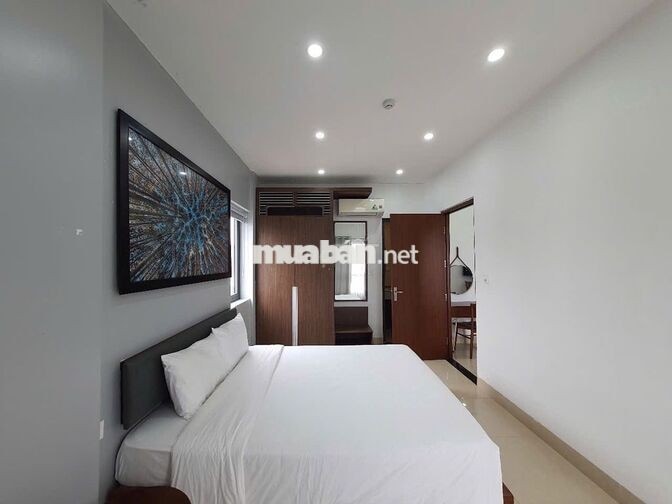 Cho thuê căn hộ 1 phòng ngủ, 50m2, ban công rộng, tầng 4, hướng biển